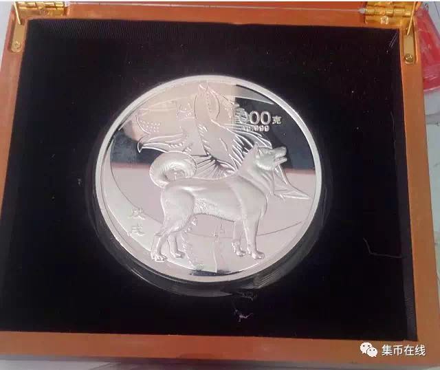 生肖狗年金銀幣上的防偽微縮文字你發(fā)現(xiàn)了嗎？