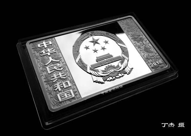 生肖狗年金銀幣上的防偽微縮文字你發(fā)現(xiàn)了嗎？